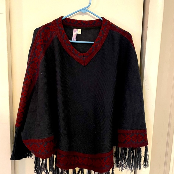 Alya Sweaters - Alya v-neck poncho